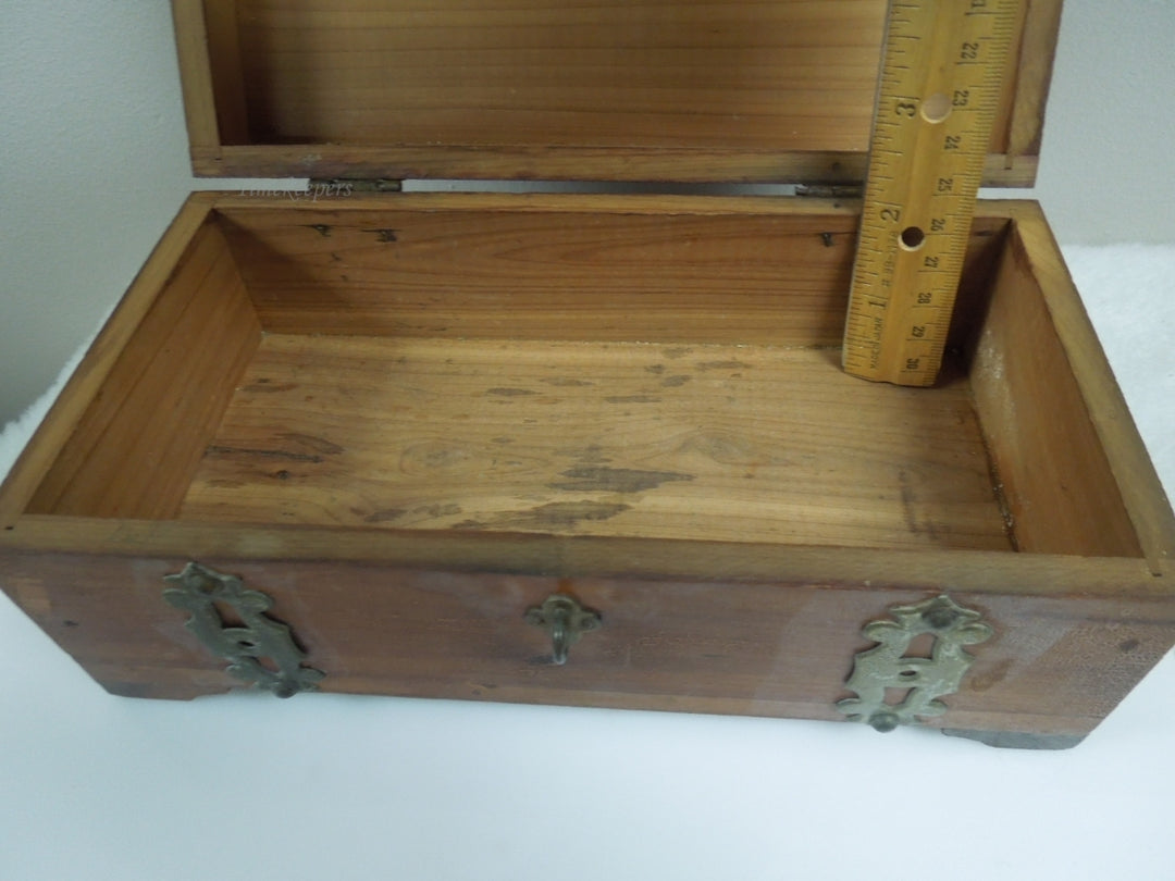 q902 Vintage Wooden Treasure Chest Jewelry / Money / Decoration / Trinket Box