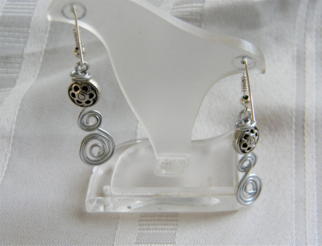 p155 Preowned Silver Tone Dangle Earrings with Silver Tone Bead