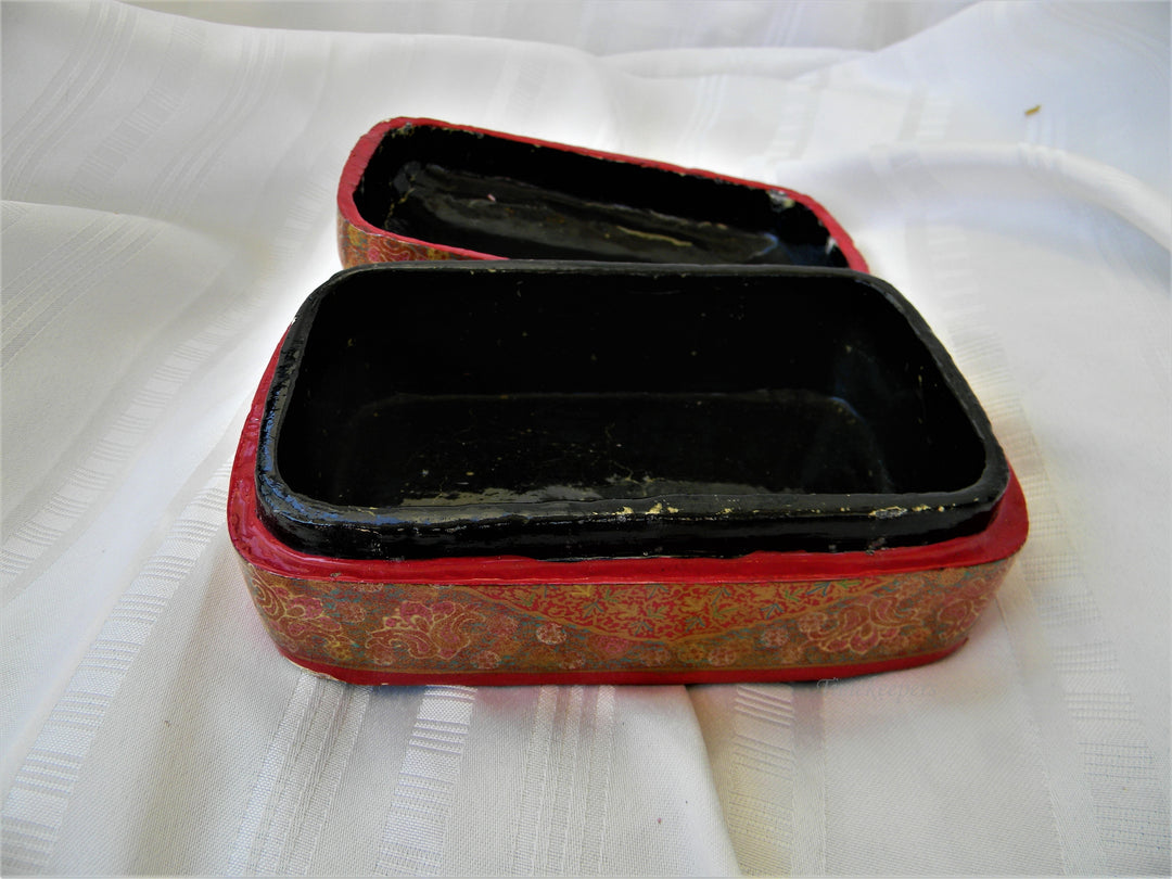 j235 Vintage Small Paper Mache Painted Lacquer Box