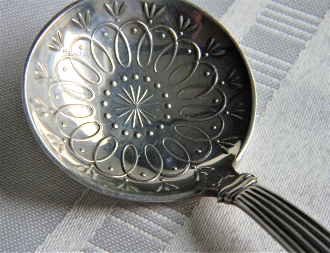 p168 Beautiful Vintage Nils Johan Silver Plate Bon Bon Spoon Sweden