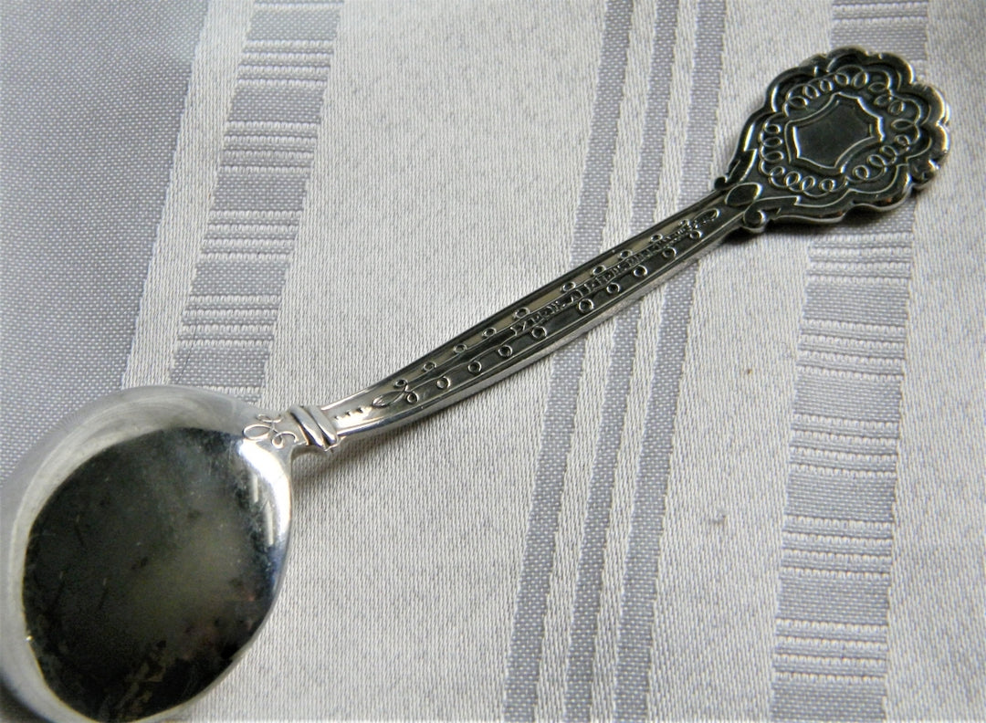 p168 Beautiful Vintage Nils Johan Silver Plate Bon Bon Spoon Sweden