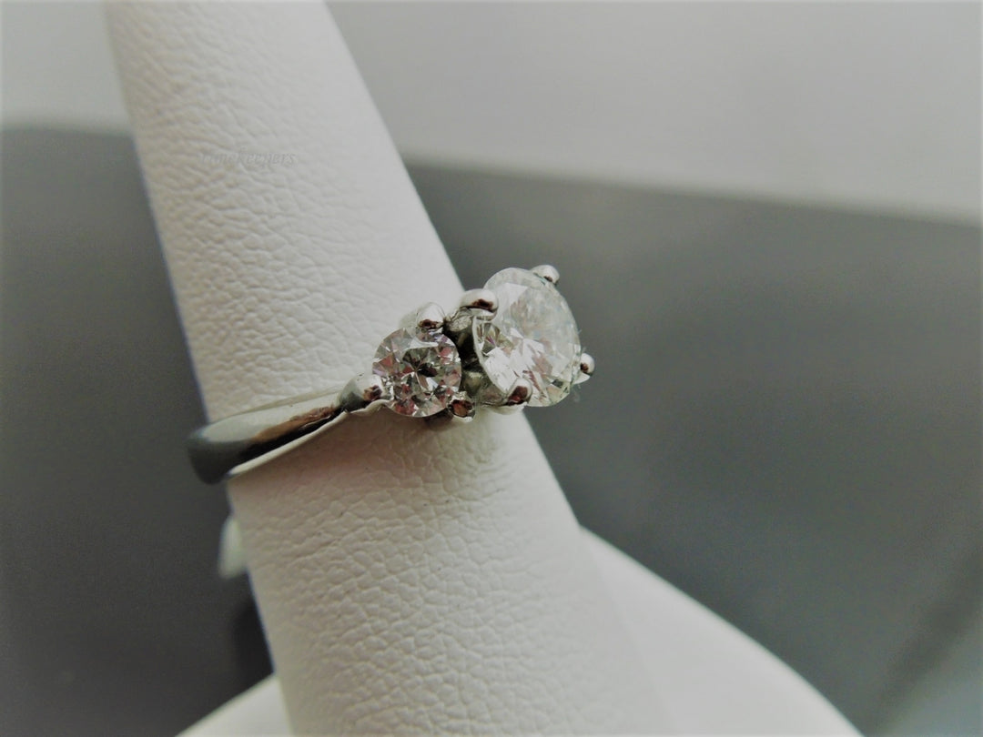 g851 Lovely Ladies Platinum Diamond Engagement Ring Size 6