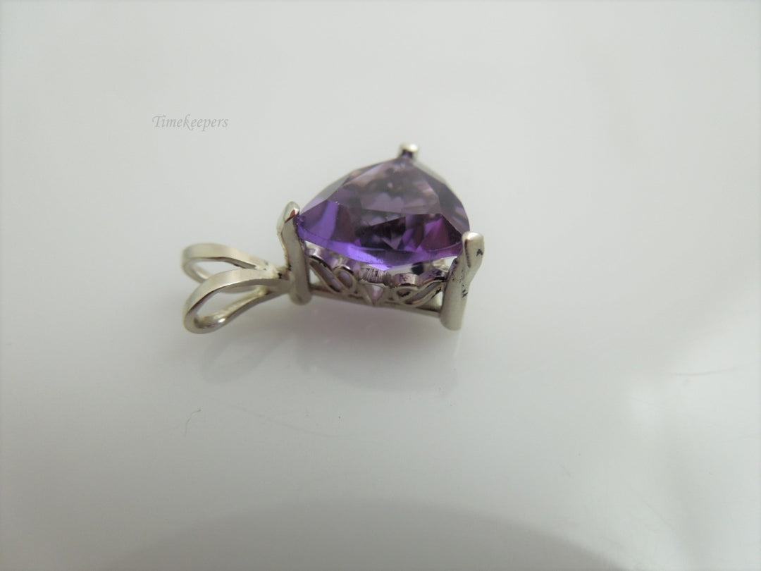 g868 Lovely Ladies 14kt White Gold Trillion Cut Amethyst Pendant