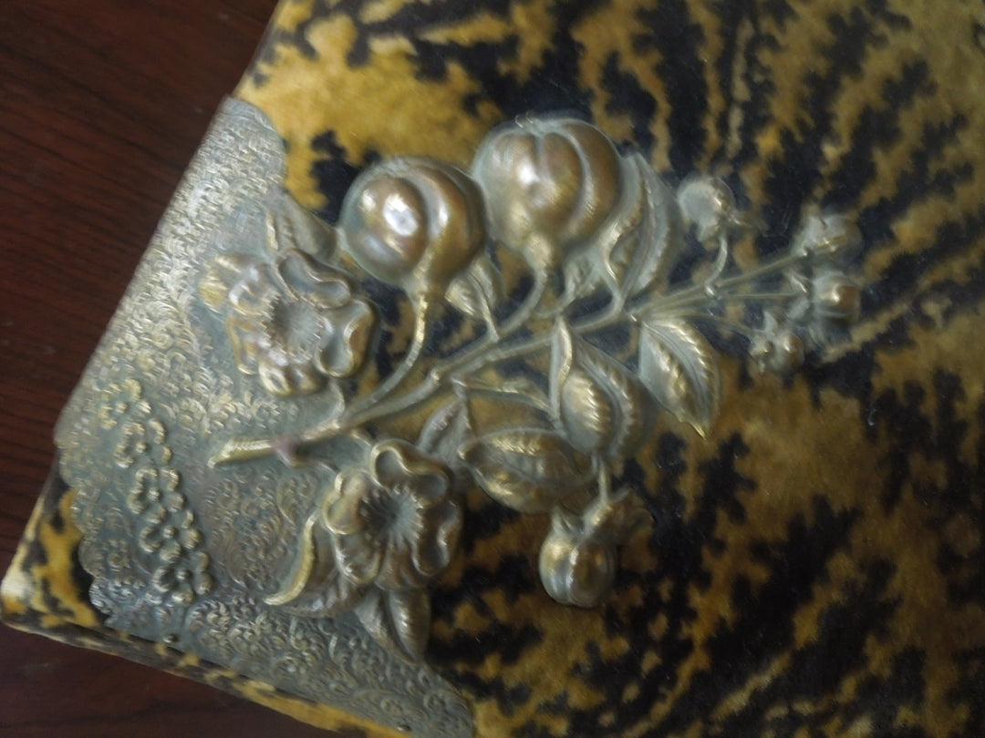 q947 Antique Late Victorian Era Velvet Photo Album On The Original Stand And With Drawer, Collectible Item And Decor