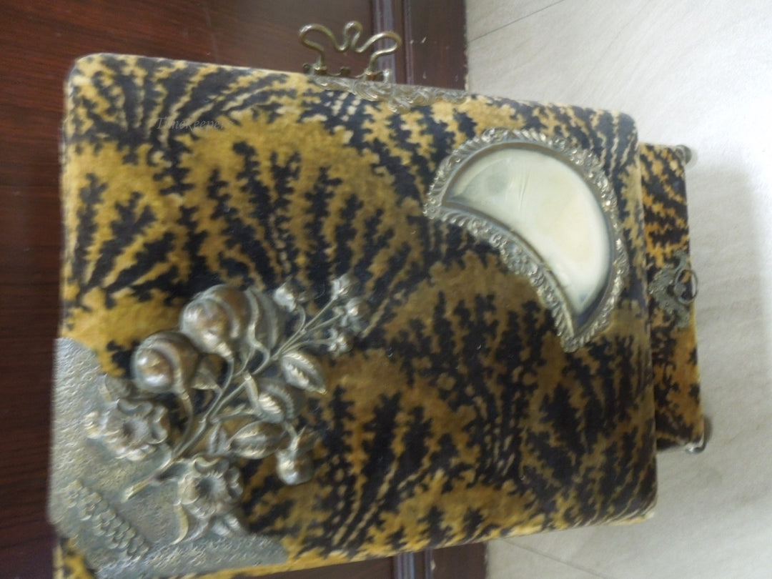 q947 Antique Late Victorian Era Velvet Photo Album On The Original Stand And With Drawer, Collectible Item And Decor