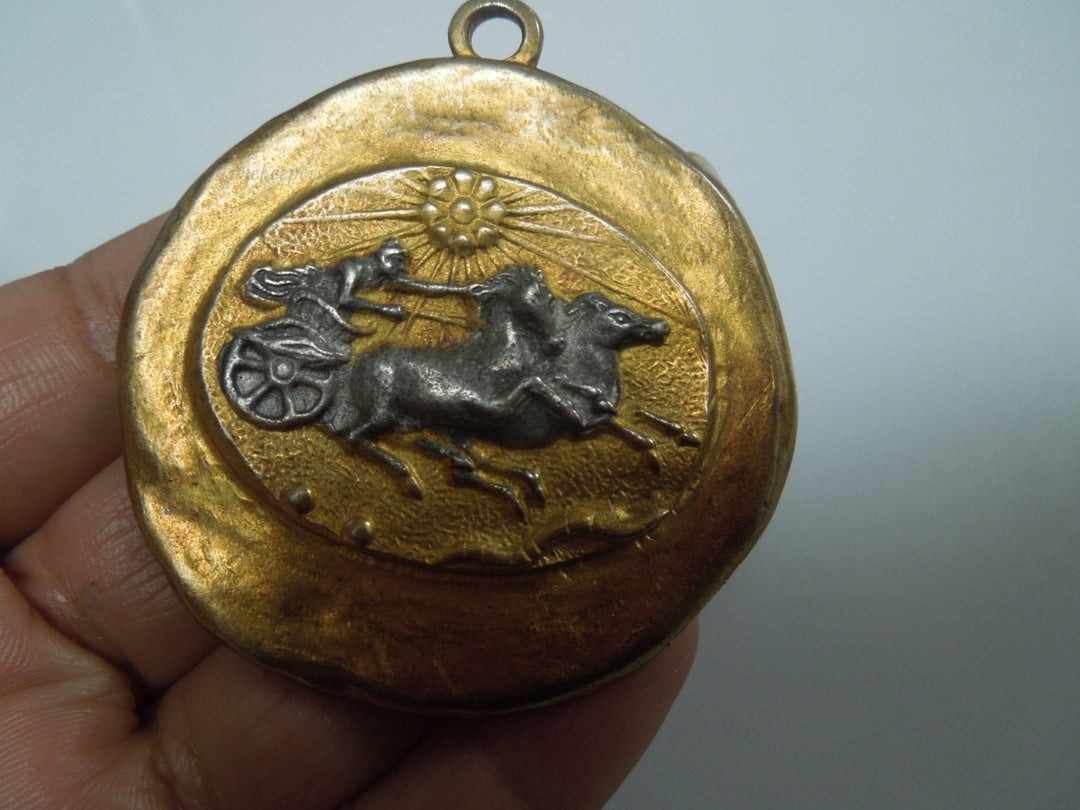 q948 Ancient Greek Coin representing Philip of Macedonia on his horse ( collier cheval, pferd ).