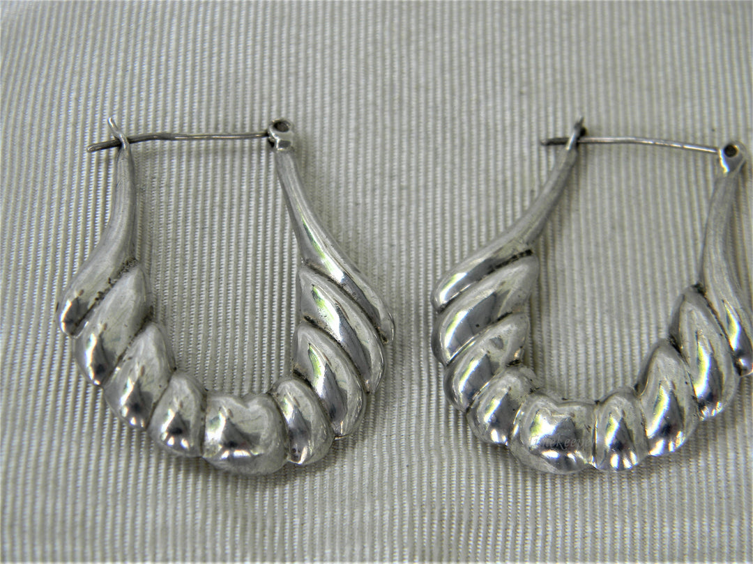 j256 Beautiful Sterling Silver Earrings with Lever Closers