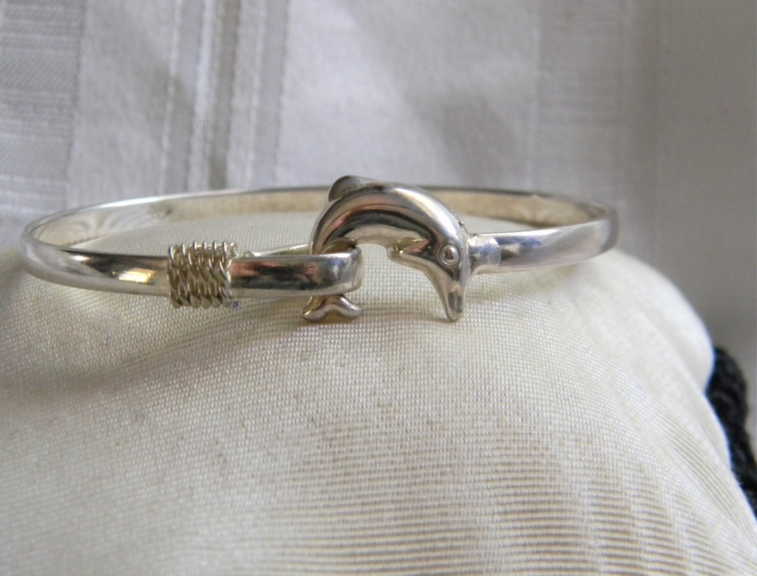 p194 Pretty Dolphin Sterling Silver Bangle Bracelet