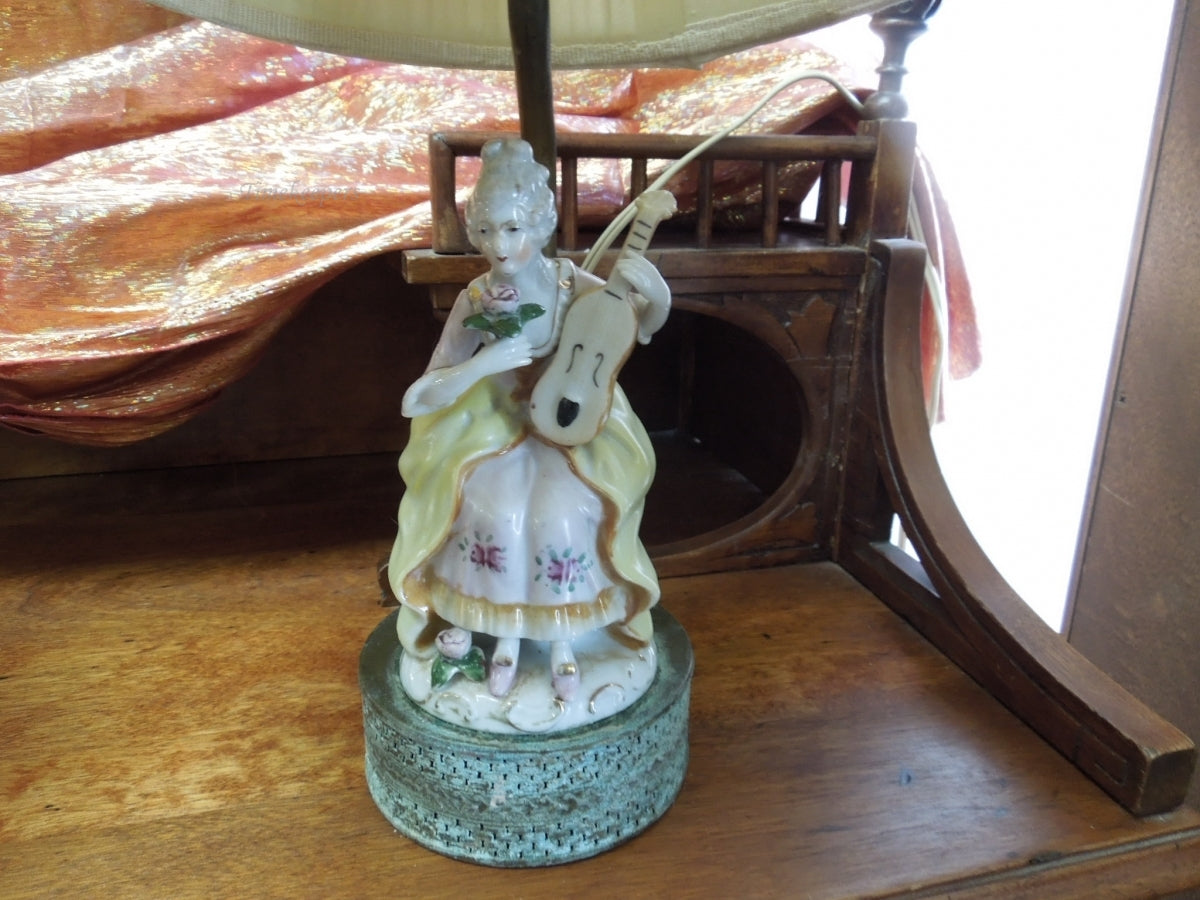 Vintage popular Figurine Lamp