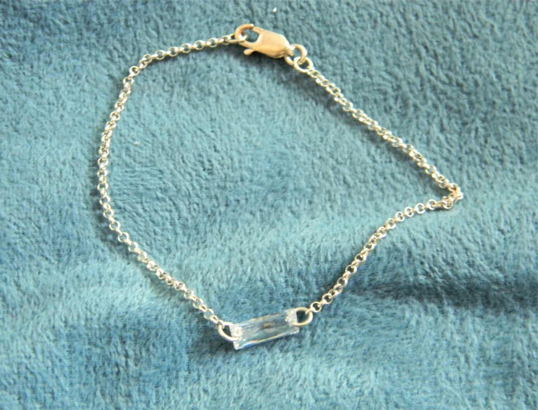 p198 Beautiful Sterling Silver Rolo Chain Bracelet with Cut Clear Crystal