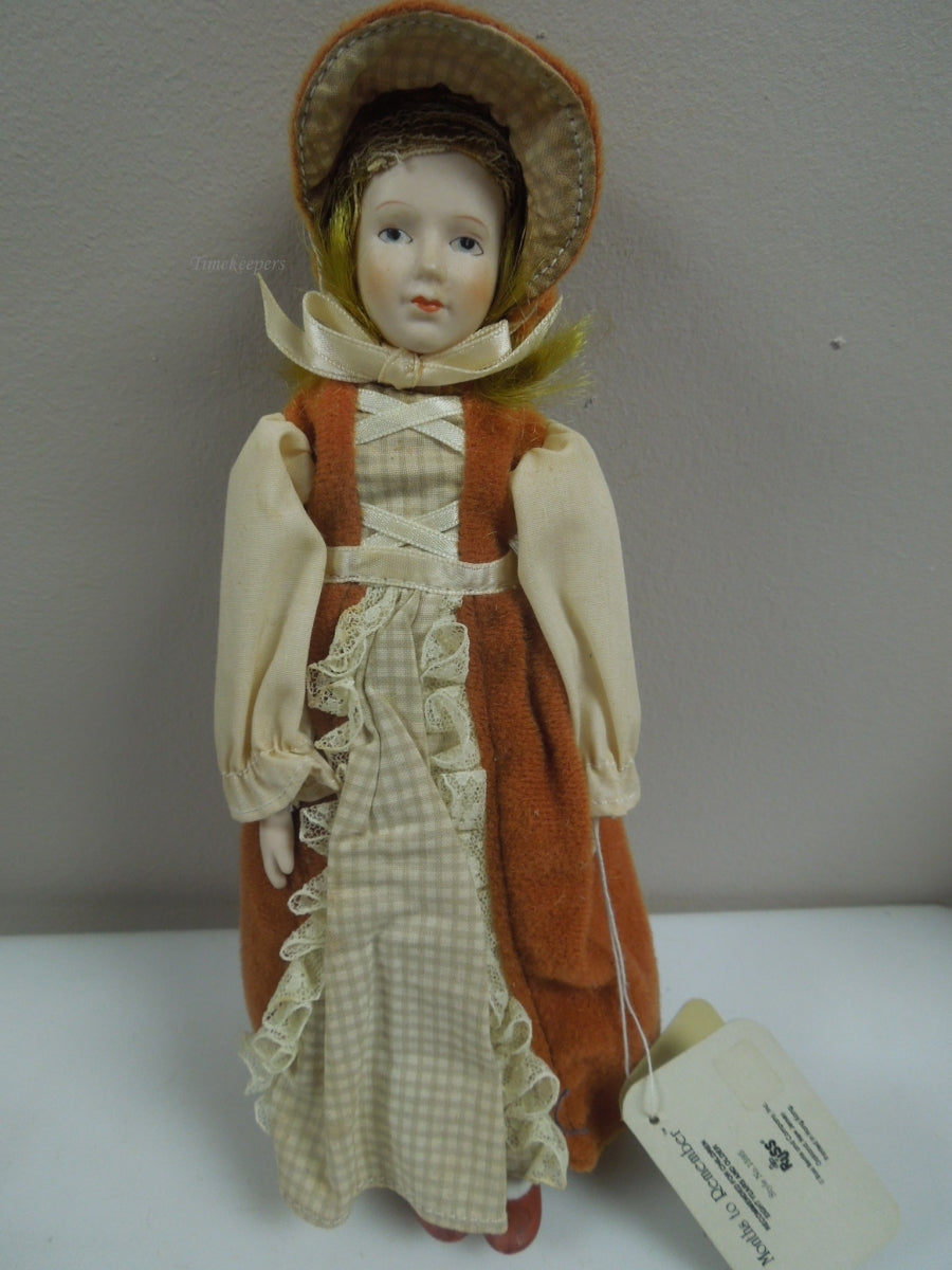 q962 Months to Remember November doll | Russ Berrie no 1595 porcelain