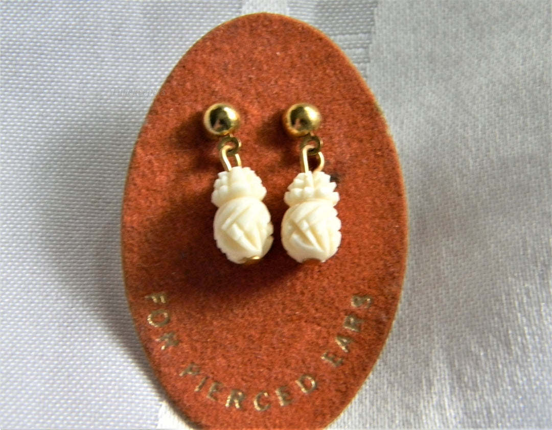 p203 Beautiful Cream Gold Tone Dangle Carved Celluloid Earrings Original Card