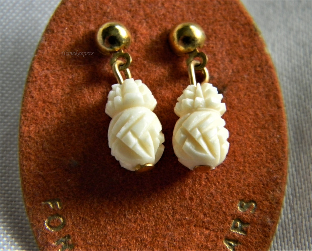 p203 Beautiful Cream Gold Tone Dangle Carved Celluloid Earrings Original Card