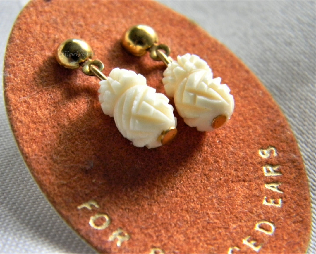 p203 Beautiful Cream Gold Tone Dangle Carved Celluloid Earrings Original Card