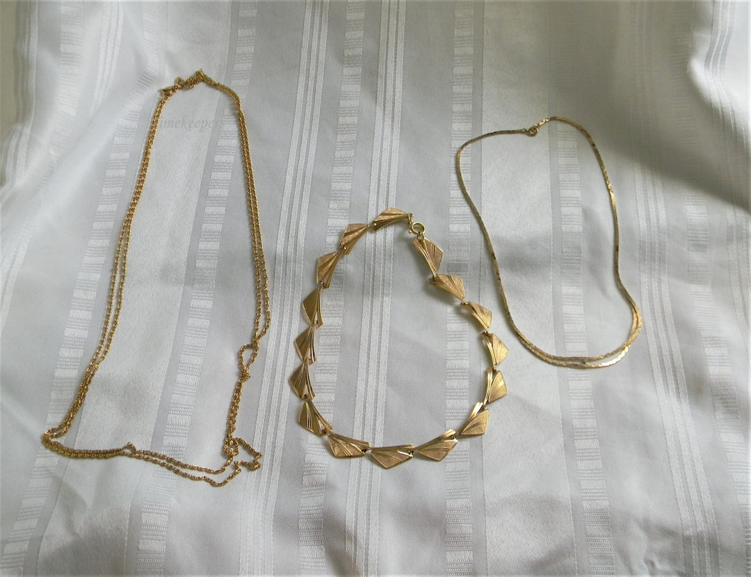 p204 Lot of 3 Gold Tone Necklaces (2) Short One Long