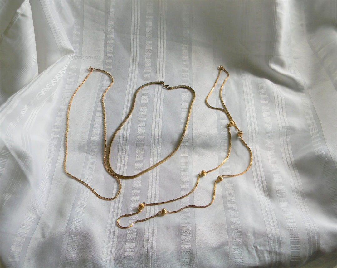 p205 Lot of 3 Gold Tone Necklaces One Short One medium One Long