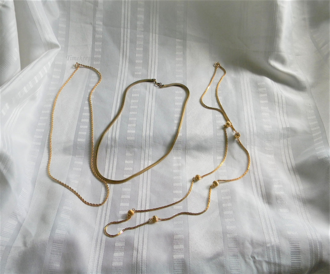 p205 Lot of 3 Gold Tone Necklaces One Short One medium One Long