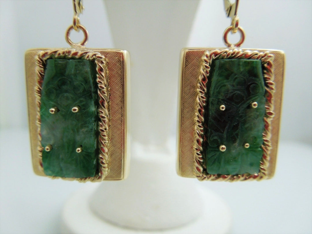 g888 Stunning Ladies 14kt Yellow Gold Jade Dangle Earrings