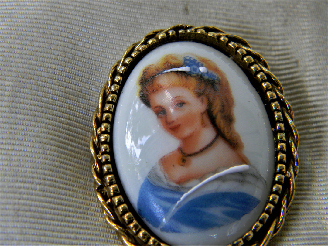 j956 Lovely Lady in Blue Goldette Printed and Painted Vintage Brooch