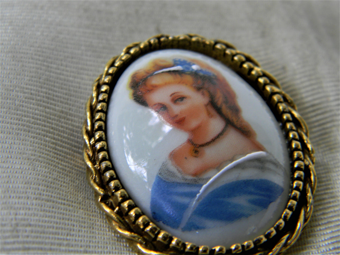 j956 Lovely Lady in Blue Goldette Printed and Painted Vintage Brooch