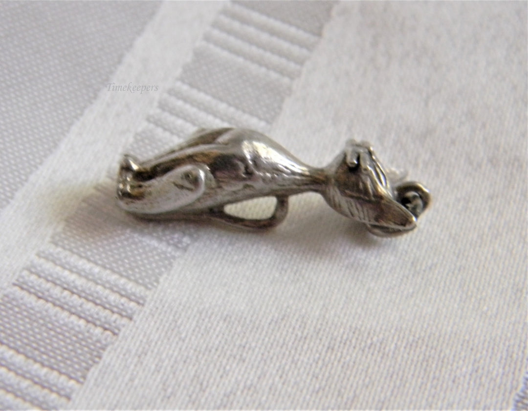 p212 Preowned Sterling Silver Sitting Cat Pendant (No Chain)