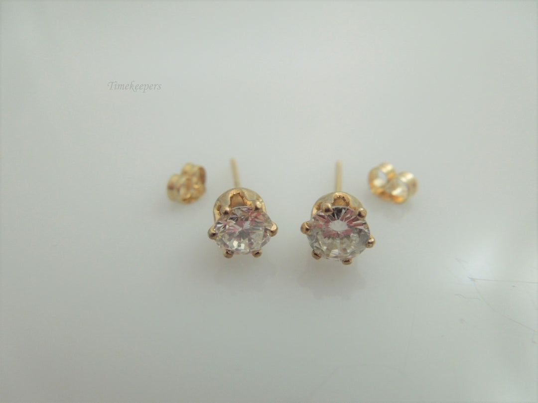 g901 Elegant Pair of 14kt Yellow Gold Diamond Unisex Earring Studs