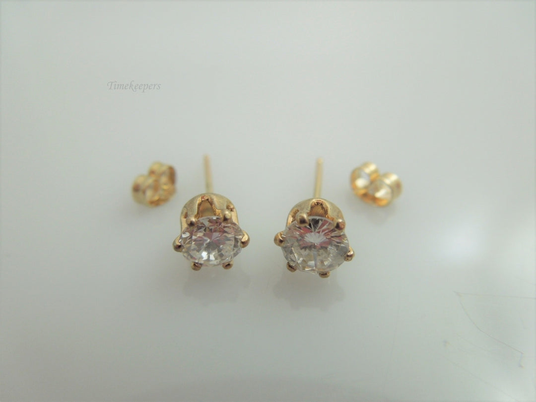 g901 Elegant Pair of 14kt Yellow Gold Diamond Unisex Earring Studs