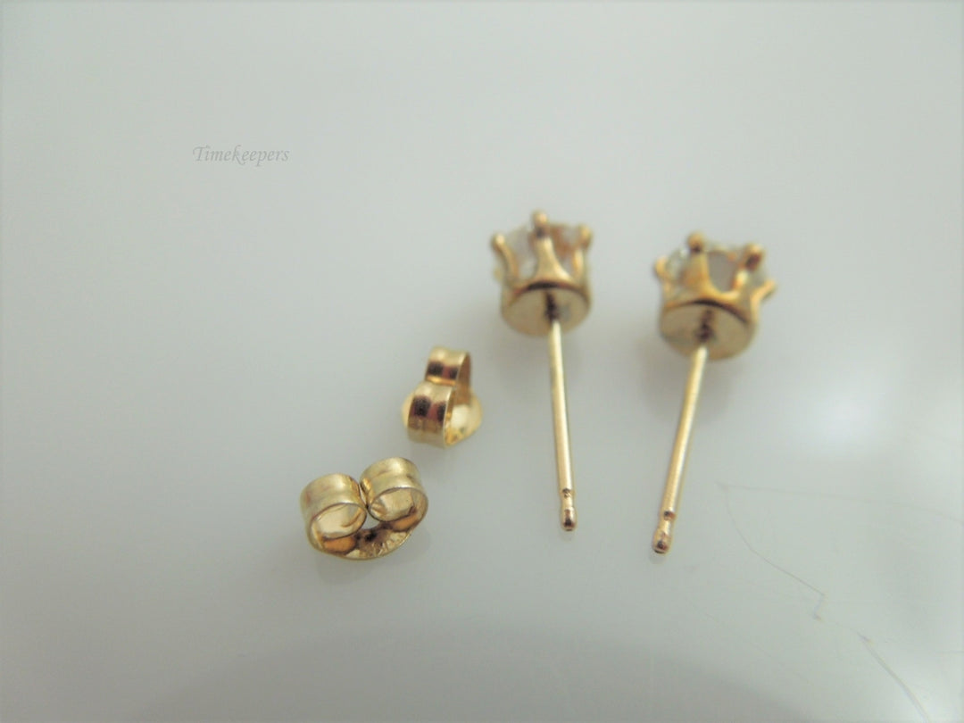 g901 Elegant Pair of 14kt Yellow Gold Diamond Unisex Earring Studs