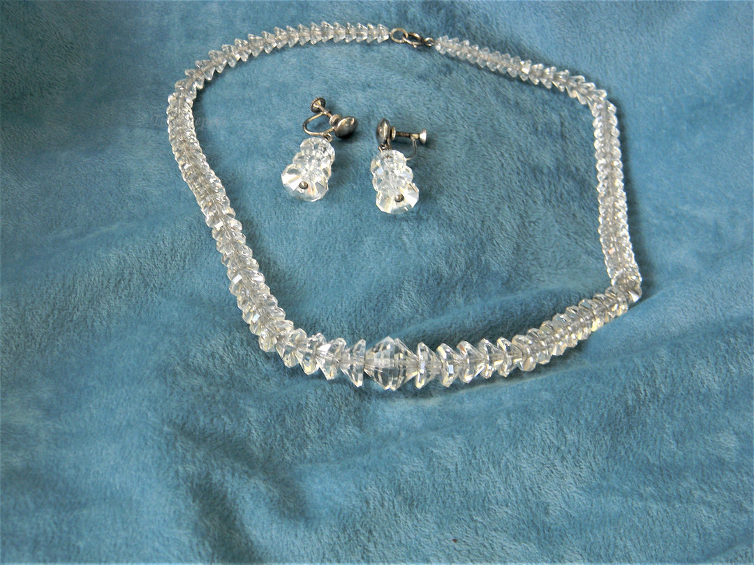 j970 Stunning Vintage Jewelry Set Bell Shape Crystal Necklace and Earrings