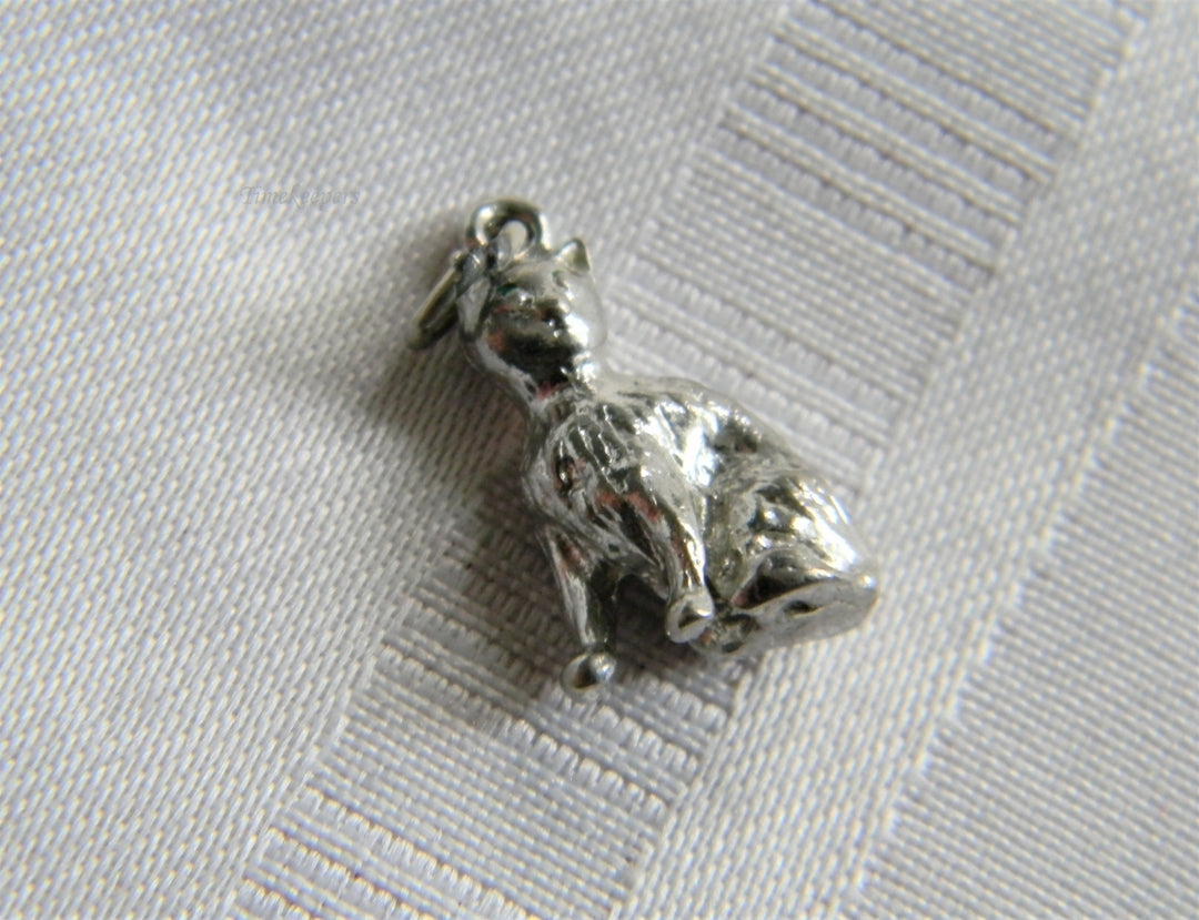 p225 Vintage Silver Tone 3D Sitting Cat Pendant/ Charm (No Chain)