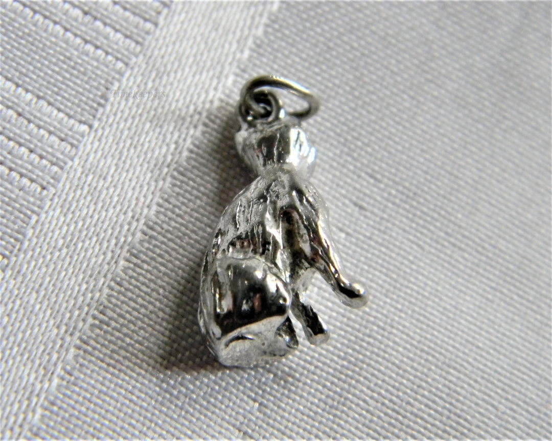 p225 Vintage Silver Tone 3D Sitting Cat Pendant/ Charm (No Chain)