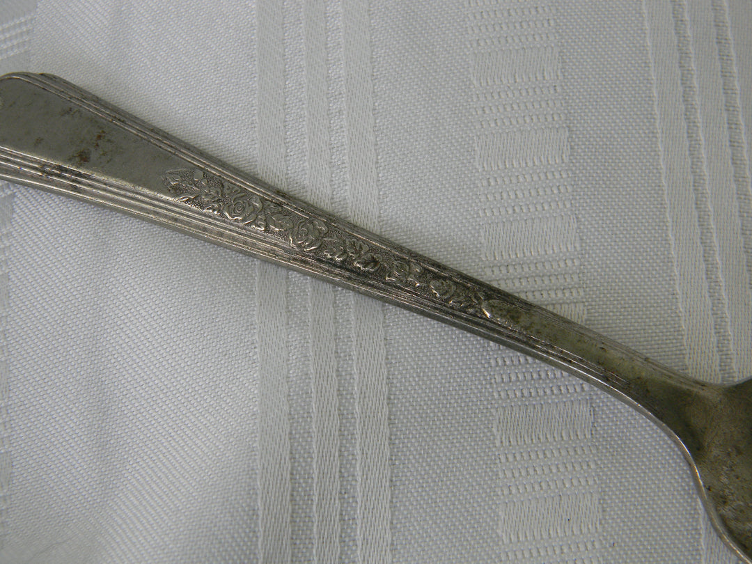 j975 Vintage Plymouth Silver Plate Spoon Jewel Pattern