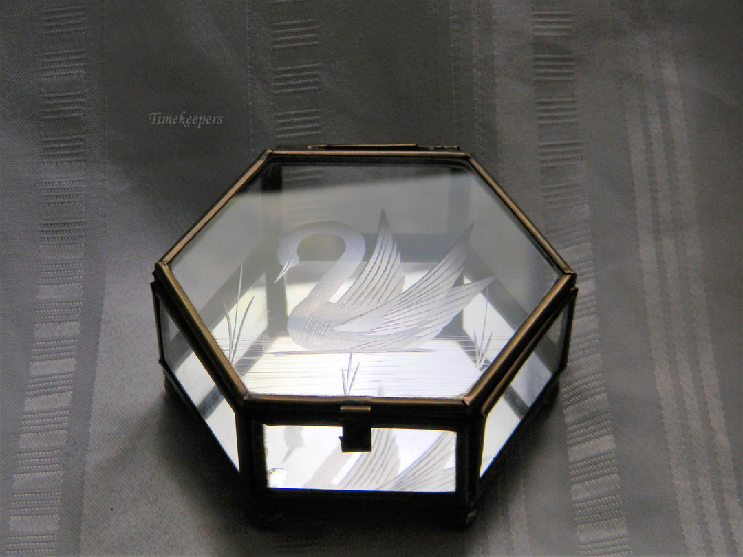 j977 Beautiful Vintage Etched Swan Glass and Brass Hexagon Trinket Box