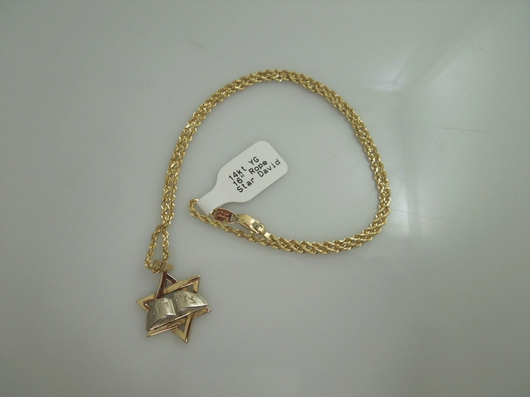 g528 Beautiful 14kt Yellow Gold 16" Rope Necklace and Star of David Pendant