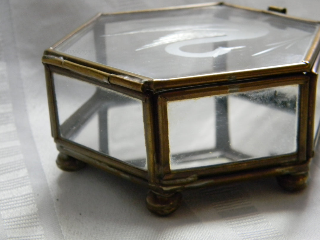 j977 Beautiful Vintage Etched Swan Glass and Brass Hexagon Trinket Box