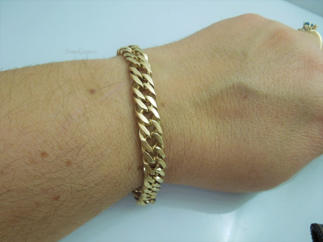 g910 Handsome Men's 14kt Yellow Gold 8" Curb Link Bracelet