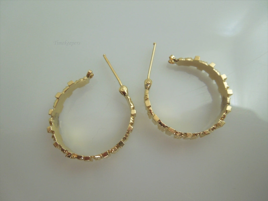 g926 Unique Ladies Bark Style Hoop Earrings in 14kt Yellow Gold