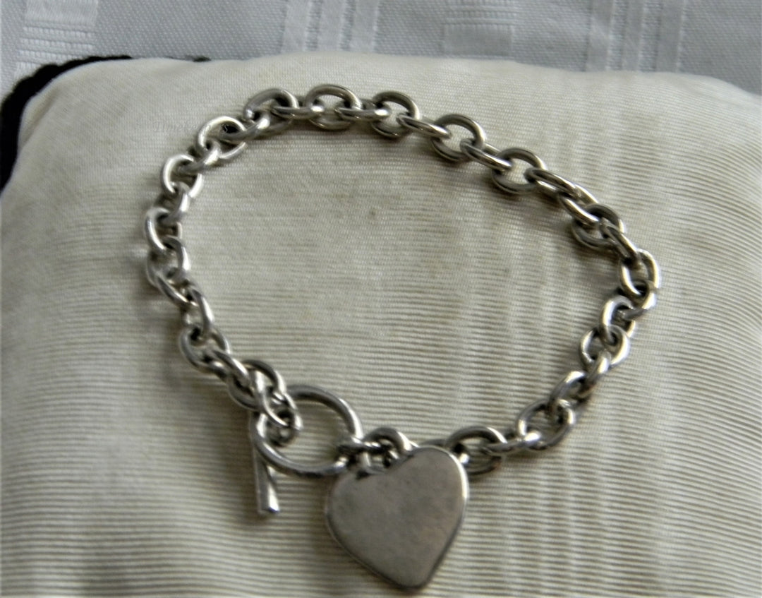 p242 Nice Silver Tone Charm Bracelet with Heart Charm and Toggle Clasp