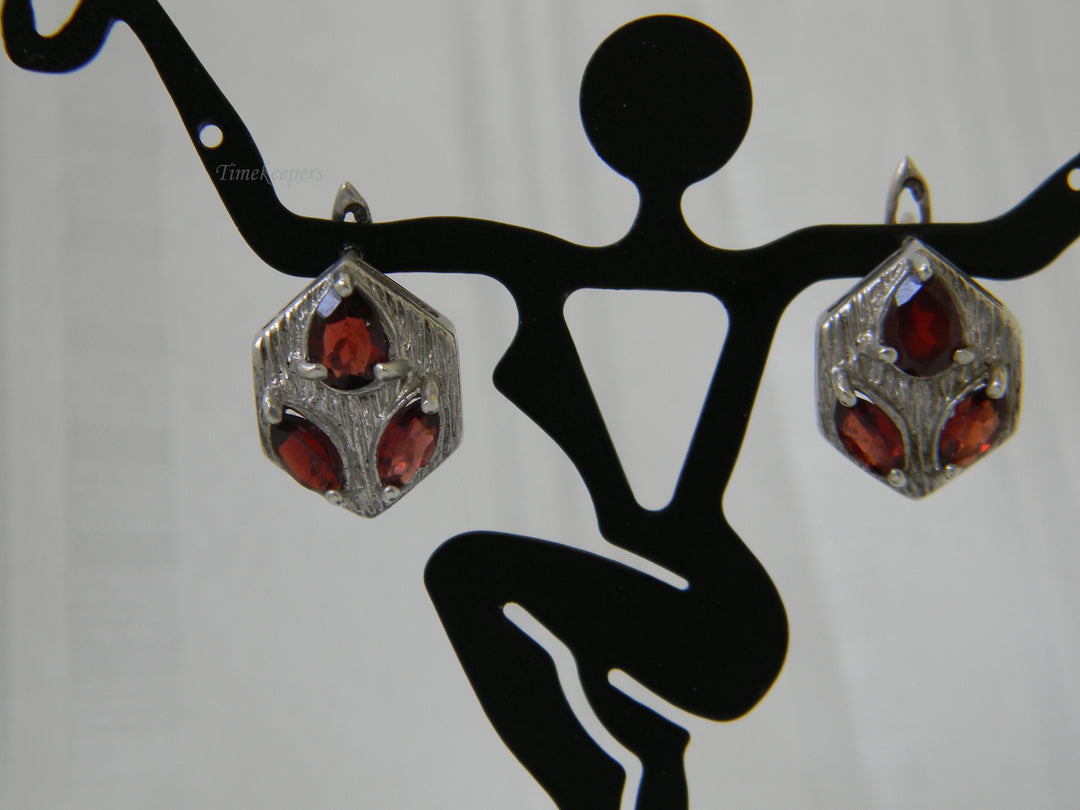 h377 Beautiful Sterling Silver Post Earrings with Red Stones