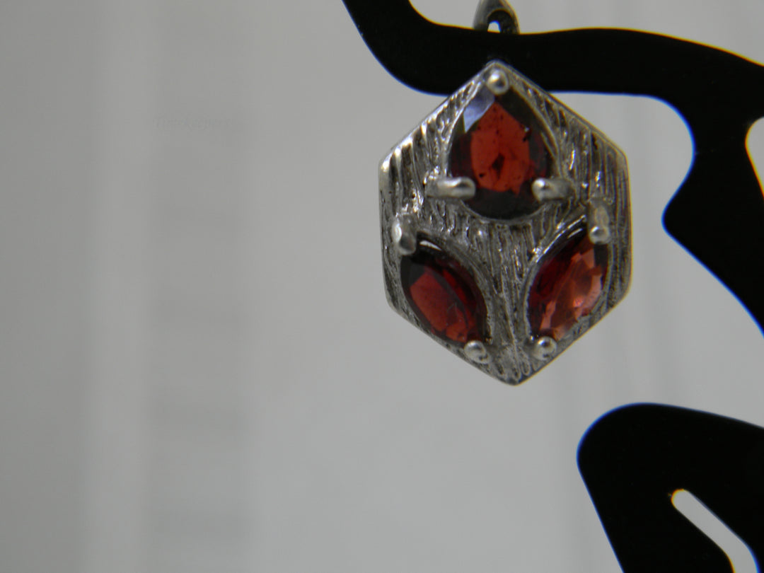 h377 Beautiful Sterling Silver Post Earrings with Red Stones