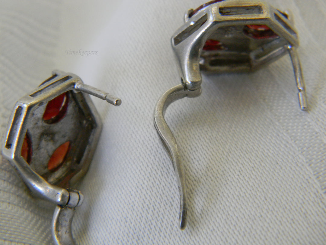 h377 Beautiful Sterling Silver Post Earrings with Red Stones