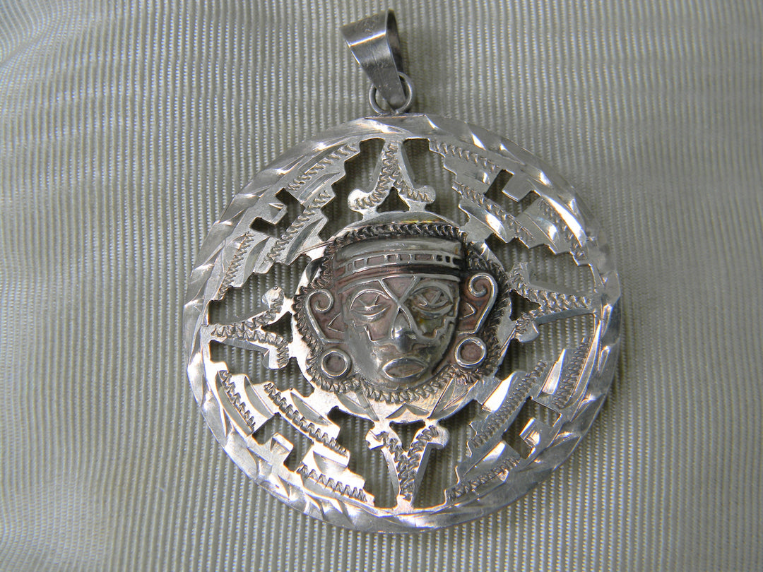 h380 Stunning Vintage Sterling Silver Mayan Calendar Round Pendant