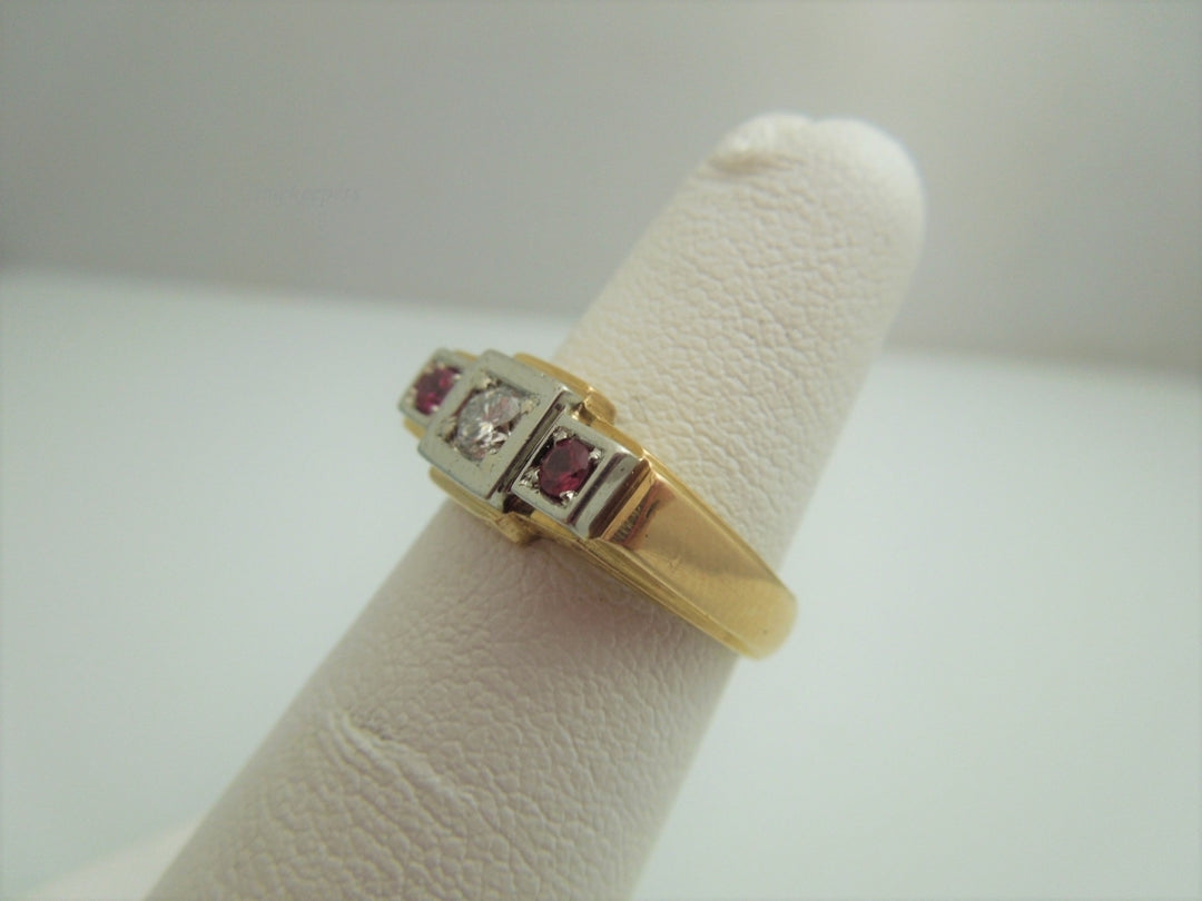 g922 Vintage Ladies 14kt Yellow Gold Diamond and Ruby Ring