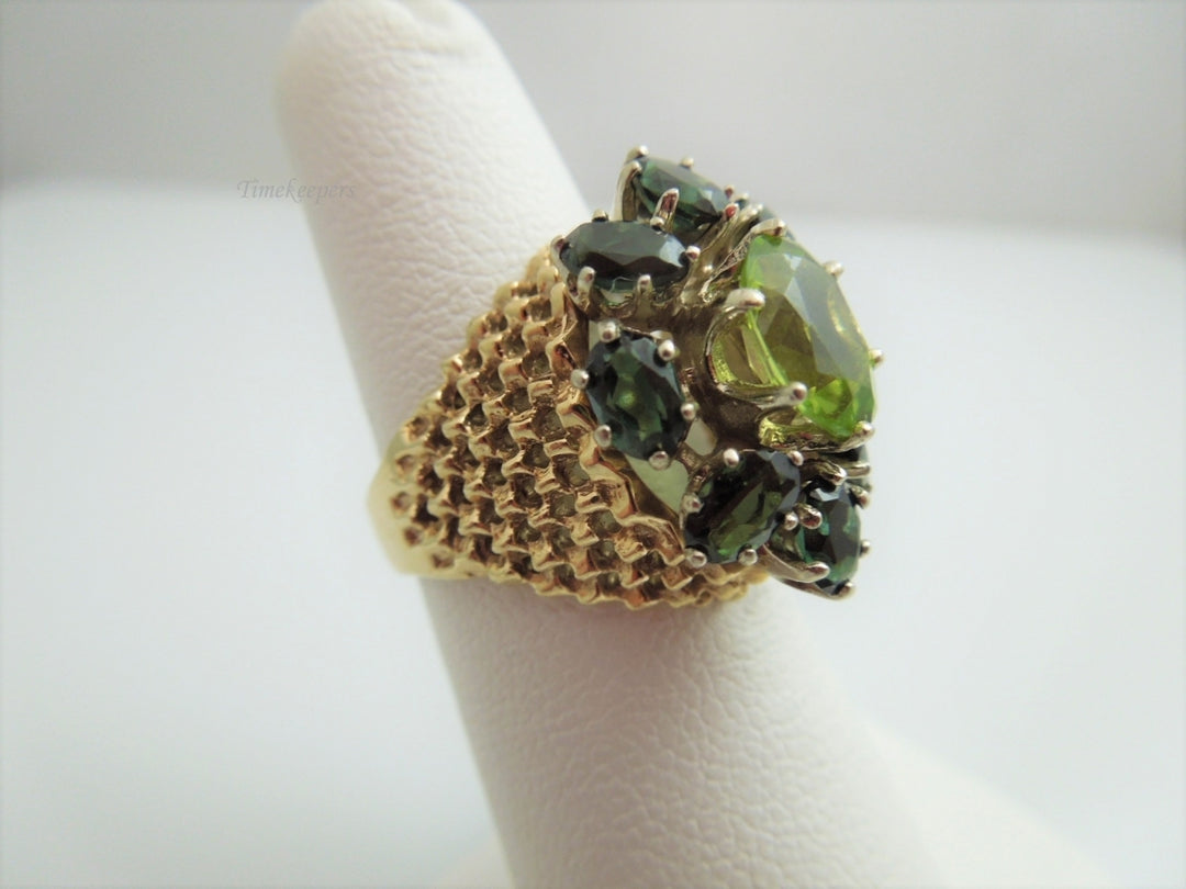 g928 Lovely Vintage Ladies 14kt Yellow Gold Peridot and Tsavorite Ring