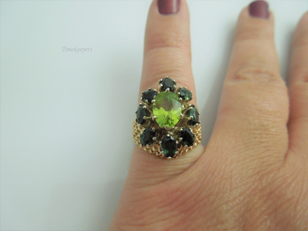 g928 Lovely Vintage Ladies 14kt Yellow Gold Peridot and Tsavorite Ring