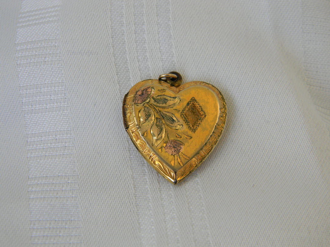 h387 Vintage Embossed Yellow Gold Filled Heart Locket Pendant