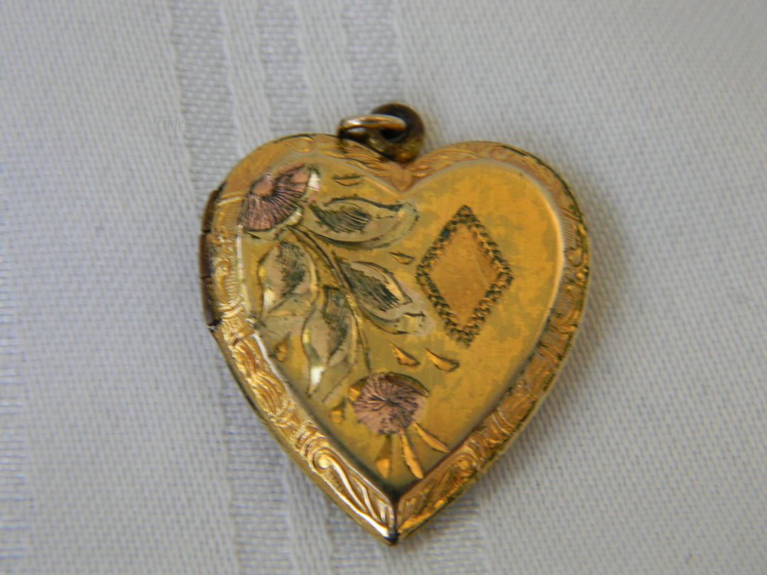 h387 Vintage Embossed Yellow Gold Filled Heart Locket Pendant