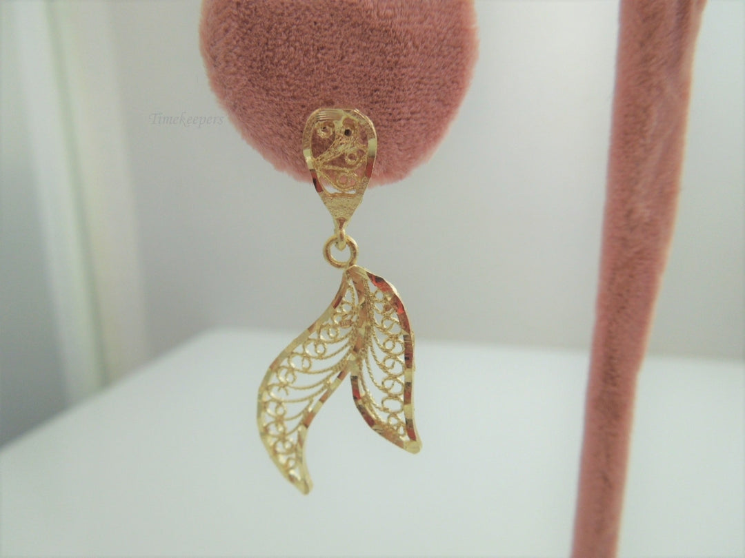 g933 Lovely Ladies 14kt Yellow Gold Filigree Leaf Dangle Earrings