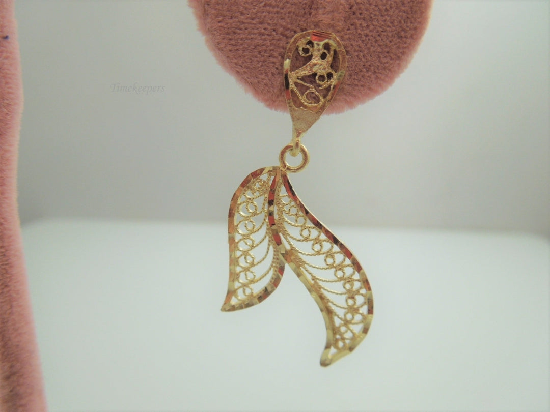 g933 Lovely Ladies 14kt Yellow Gold Filigree Leaf Dangle Earrings