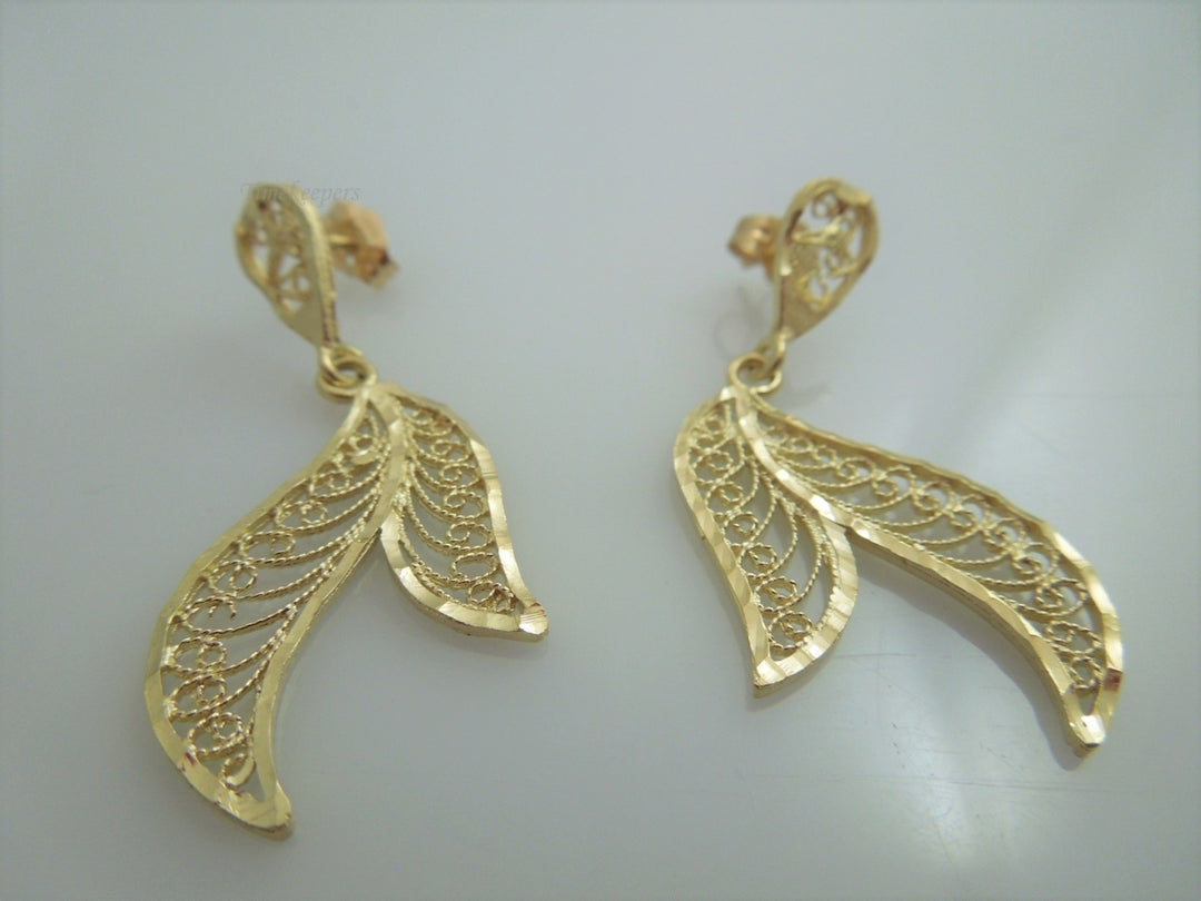 g933 Lovely Ladies 14kt Yellow Gold Filigree Leaf Dangle Earrings